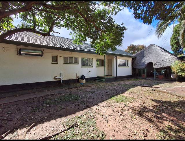 3 BEDROOM FREESTANDING FOR SALE IN ROOSHEUWEL